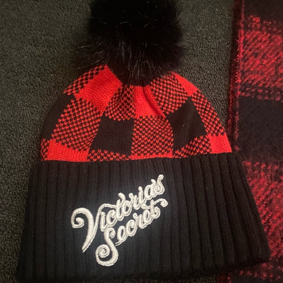 Victoria SECRET HAT/SCARF SET - Picture 3 of 3